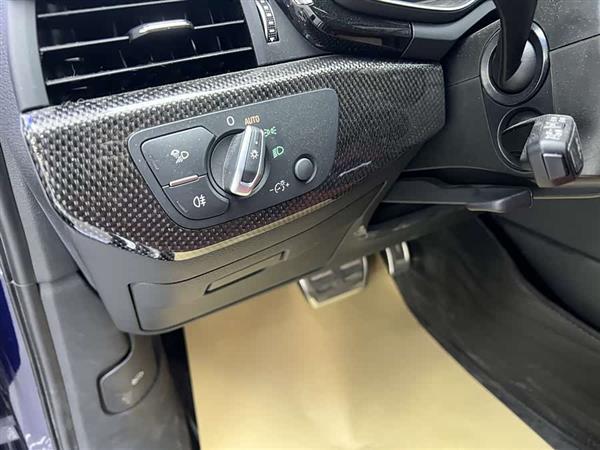 奥迪S4 2023款 S4 3.0TFSI