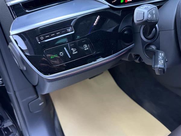 奥迪A8 2024款 A8L 55 TFSI quattro 旗舰型