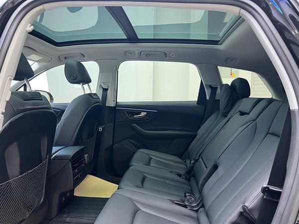 奥迪Q7 2024款 45 TFSI quattro S line运动型