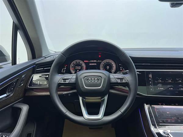 奥迪Q7 2024款 45 TFSI quattro S line运动型