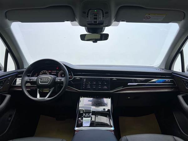 奥迪Q7 2024款 45 TFSI quattro S line运动型