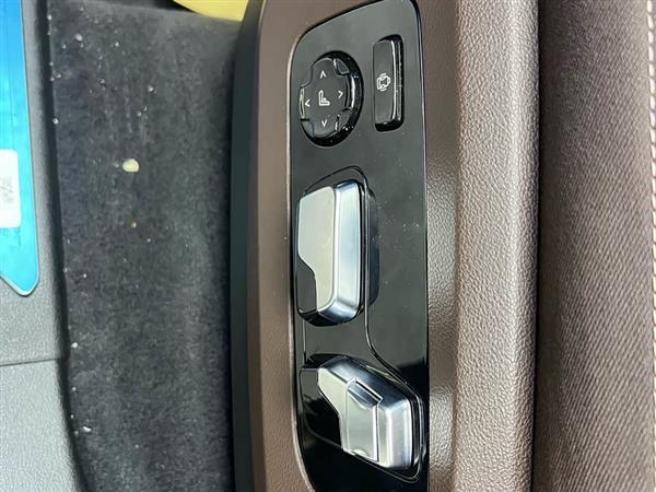 宝马X5 2022款 xDrive 40Li M运动套装