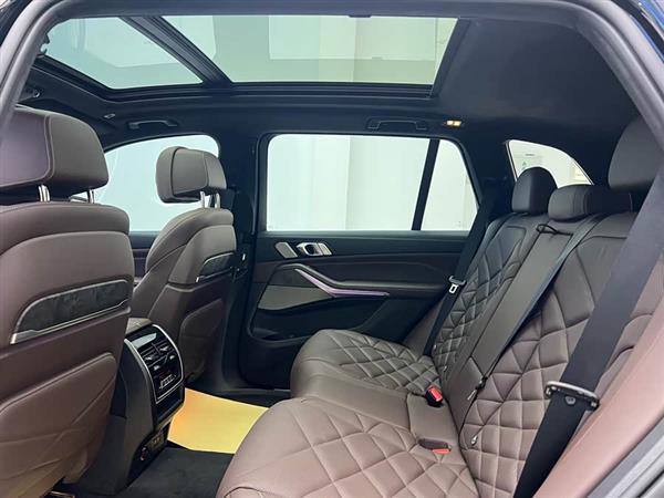 宝马X5 2022款 xDrive 40Li M运动套装