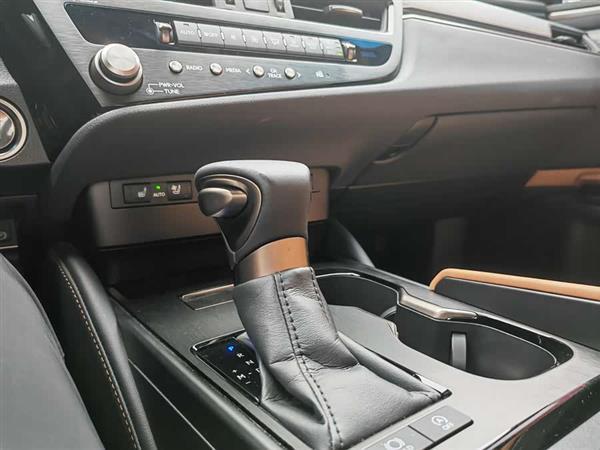 雷克萨斯ES 2023款 200 卓越版