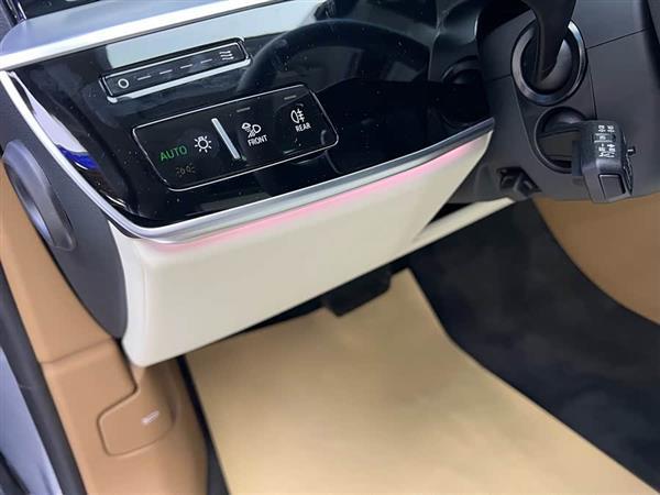 奥迪A8 2022款 A8L Horch创始人版 双色典藏型