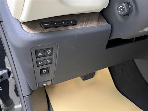 雷克萨斯LM 2023款 350h 七座隽雅版