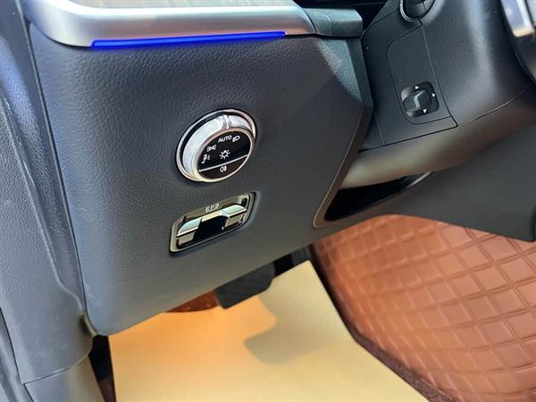 奔驰GLC 2024款 GLC 300 L 4MATIC 动感型 5座
