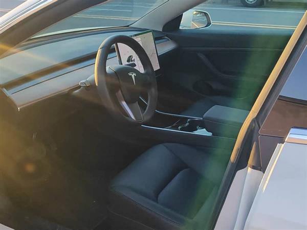 Model 3 2020款 标准续航后驱升级版