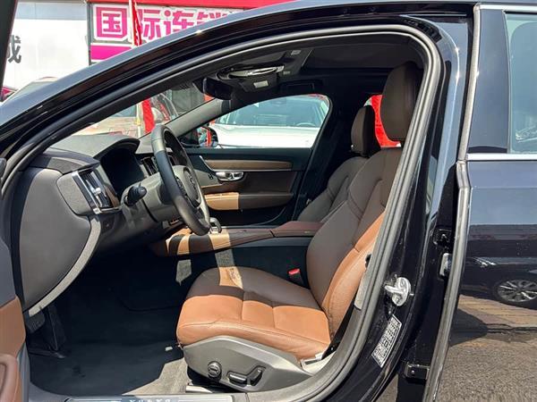 沃尔沃S90 2024款 B5 智逸豪华版