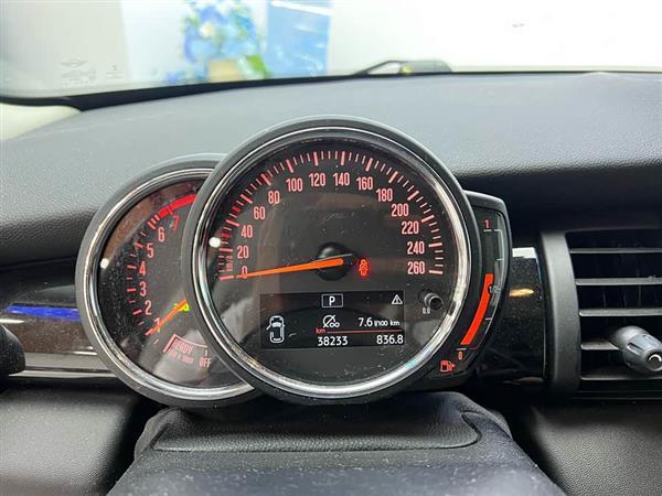 MINI 2020款 1.5T COOPER 经典派 三门绝色版
