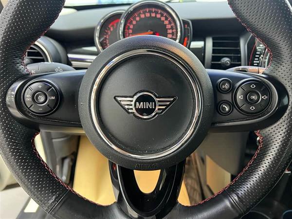 MINI 2020款 1.5T COOPER 经典派 三门绝色版