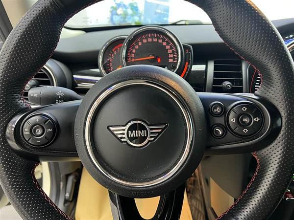 MINI 2020款 1.5T COOPER 经典派 三门绝色版