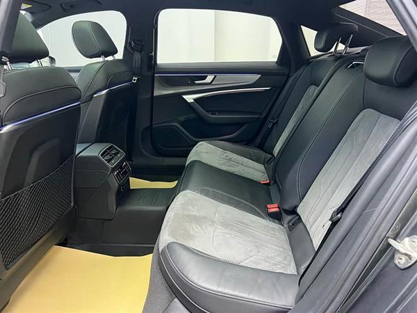 奥迪A6L 2021款 45 TFSI 臻选动感型