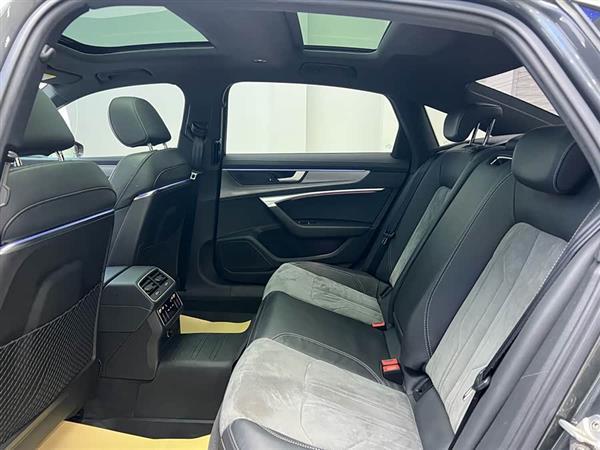 奥迪A6L 2021款 45 TFSI 臻选动感型