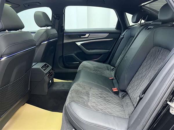 奥迪A6L 2021款 55 TFSI quattro 尊享动感型