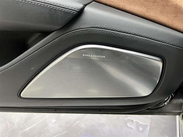 奥迪A8 2017款 A8L 6.3 FSI W12 quattro旗舰型