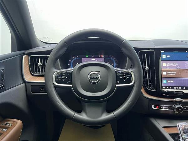 沃尔沃XC60 2023款 B5 四驱智远豪华版