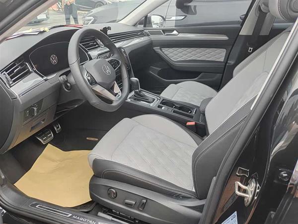 迈腾 2024款 200万辆众享款 330TSI DSG豪华型