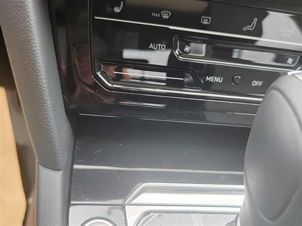 迈腾 2024款 200万辆众享款 330TSI DSG豪华型