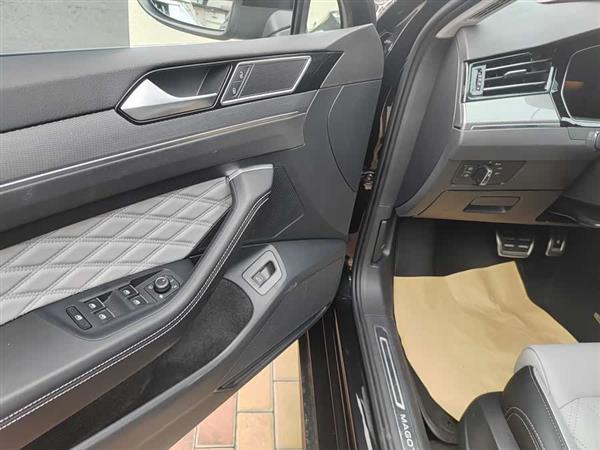 迈腾 2024款 200万辆众享款 330TSI DSG豪华型