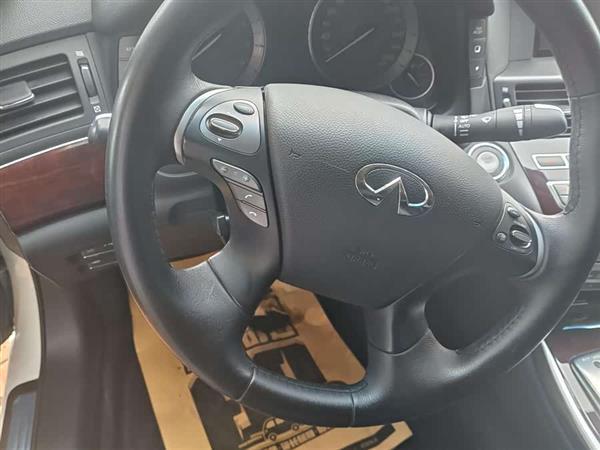 英菲尼迪Q70 2013款 Q70L 2.5L 舒适版