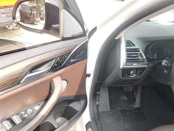 宝马X3 2022款 改款二 xDrive30i 领先型 M曜夜套装