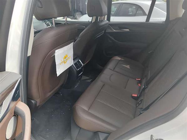 宝马X3 2022款 改款二 xDrive30i 领先型 M曜夜套装