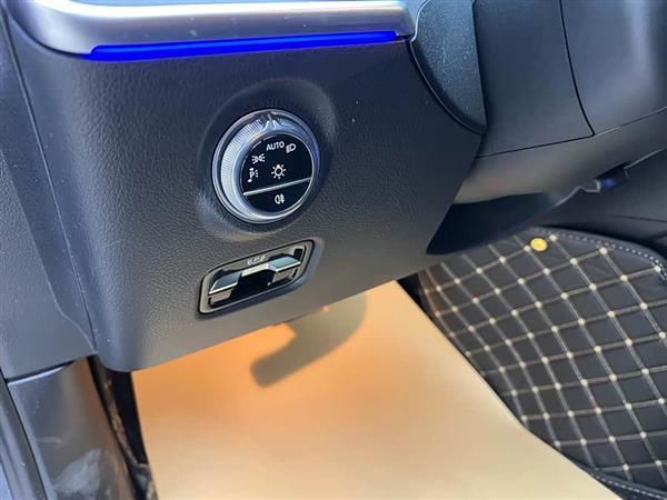 奔驰C级 2023款 C 260 L 运动版