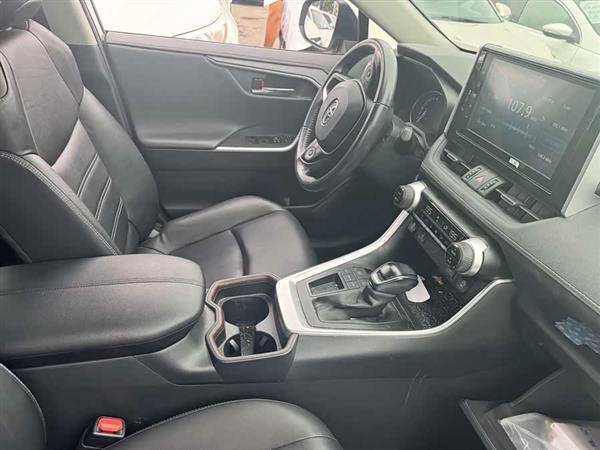 RAV4荣放 2020款 2.0L CVT两驱风尚PLUS版