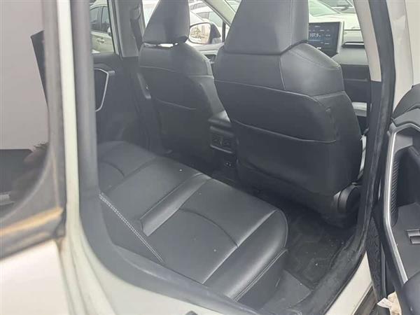 RAV4荣放 2020款 2.0L CVT两驱风尚PLUS版