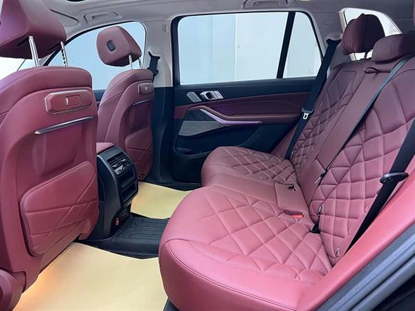 宝马X5 2023款 xDrive 30Li 尊享型M运动曜夜套装