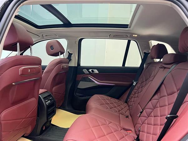 宝马X5 2023款 xDrive 30Li 尊享型M运动曜夜套装