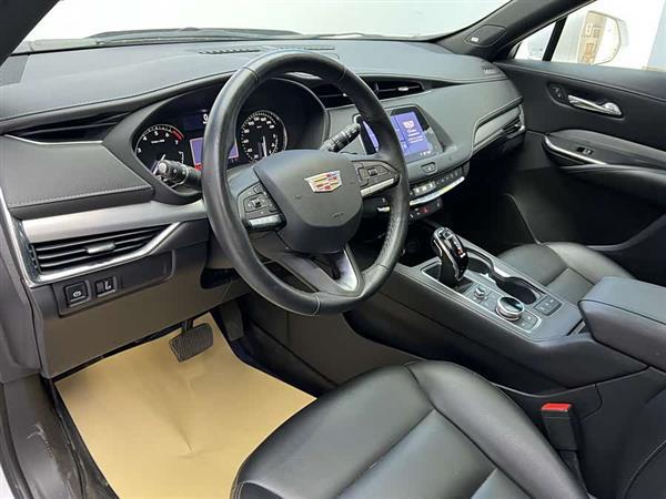 凯迪拉克XT4 2021款 28T 两驱领先型