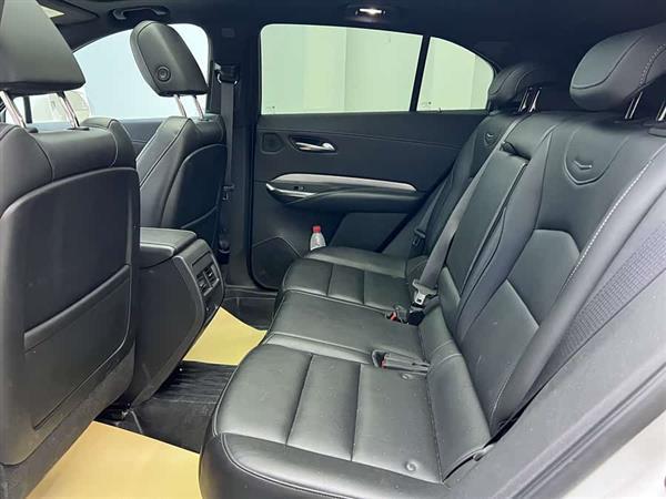 凯迪拉克XT4 2021款 28T 两驱领先型