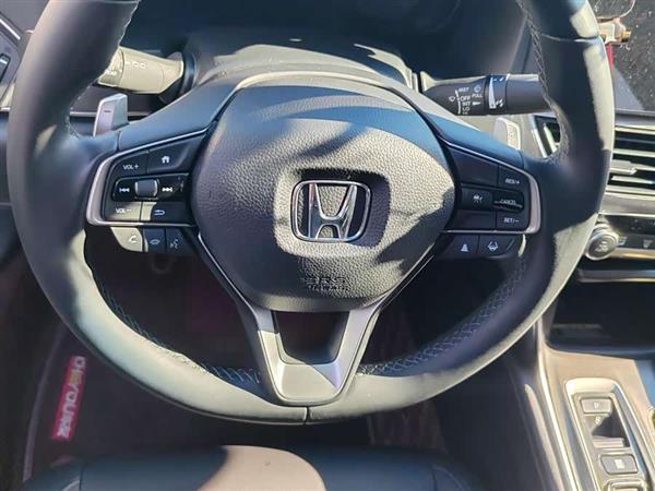 雅阁 2022款 锐·混动 2.0L 幻夜·锐尊版