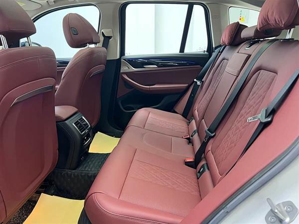 宝马X3 2022款 改款 xDrive25i M运动套装