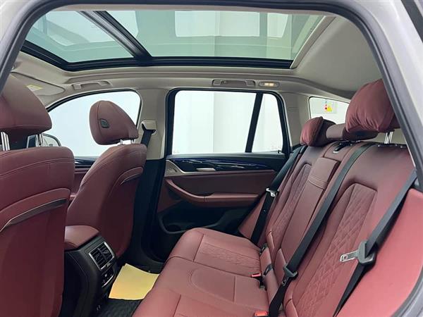 宝马X3 2022款 改款 xDrive25i M运动套装