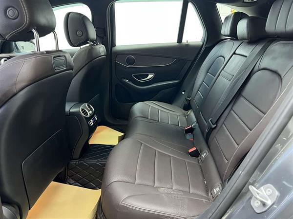 奔驰GLC 2018款 GLC 300 4MATIC 动感型