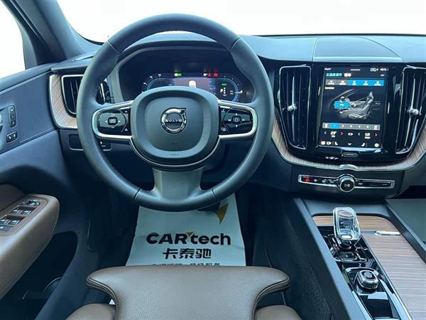 沃尔沃XC60插电式混动 2025款 插电式混动 长续航四驱智远豪华版