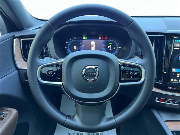 沃尔沃XC60插电式混动 2025款 插电式混动 长续航四驱智远豪华版