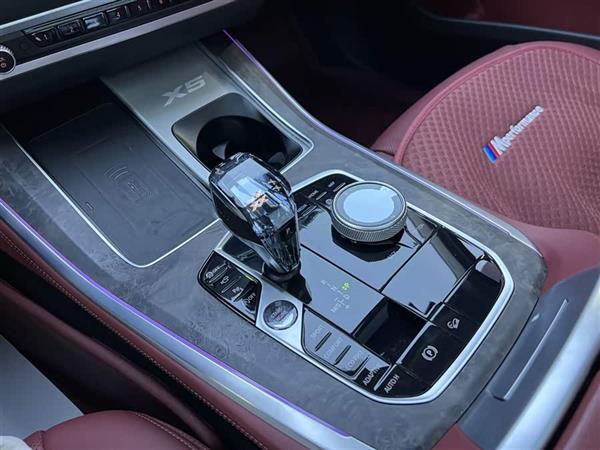 宝马X5 2022款 改款 xDrive 30Li 尊享型M运动套装