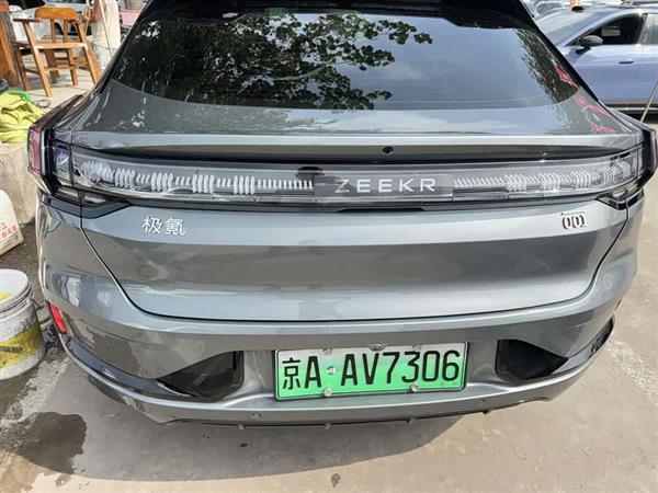 极氪001 2022款 长续航双电机 WE版