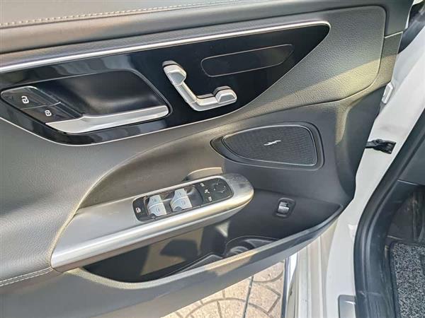 奔驰C级 2023款 改款二 C 260 L 运动版