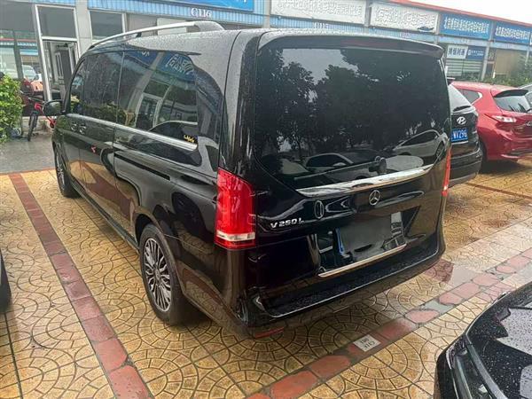 奔驰V级 2018款 V 260 L 尊贵加长版 国VI