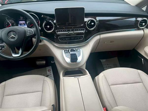 奔驰V级 2018款 V 260 L 尊贵加长版 国VI