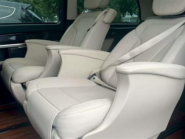 奔驰V级 2018款 V 260 L 尊贵加长版 国VI