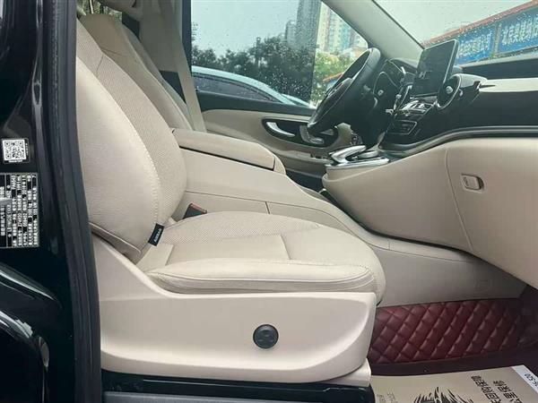 奔驰V级 2018款 V 260 L 尊贵加长版 国VI