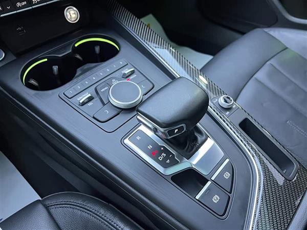 奥迪A4L 2019款 45 TFSI quattro 个性运动版 国VI