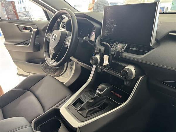 威兰达 2022款 2.0L CVT四驱豪华版