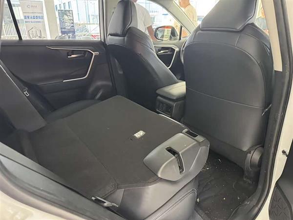 威兰达 2022款 2.0L CVT四驱豪华版